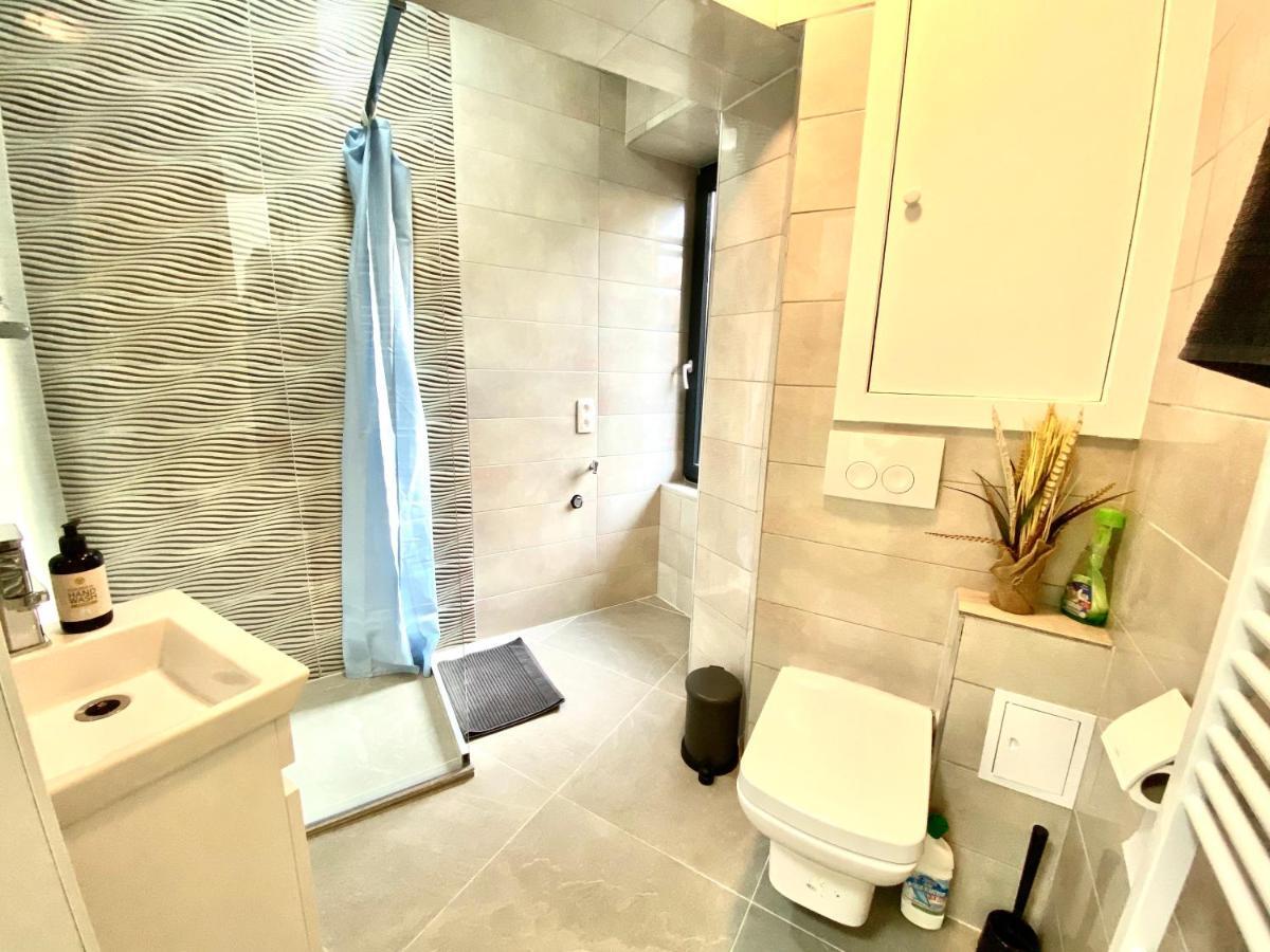 Brial Apartment 2 Bedrooms, Antwerpen Exteriör bild